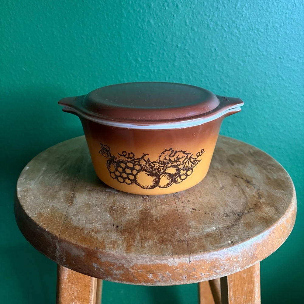 Vintage Pyrex Old Orchard 1 Quart Ovenware with Lid